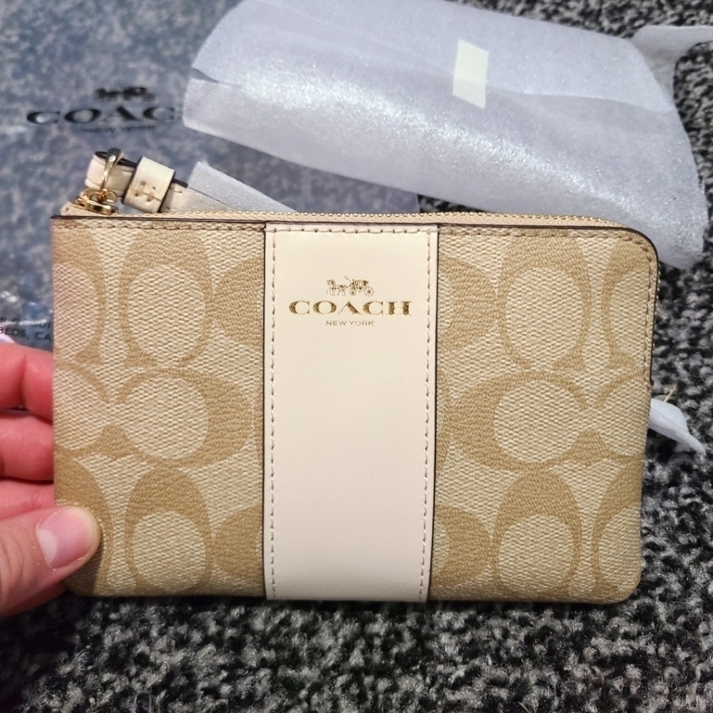 Coach  Wristlet